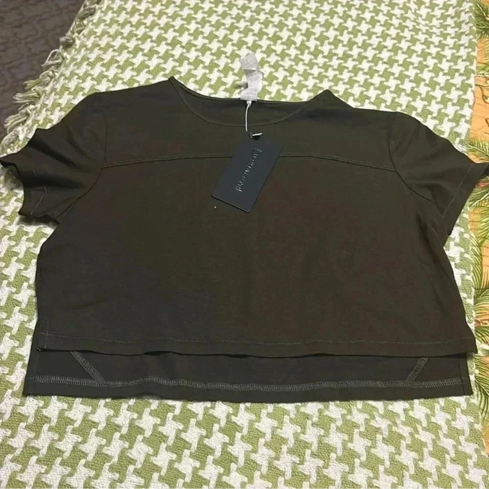 E-NWT Alphalete Olive Green Crop Top